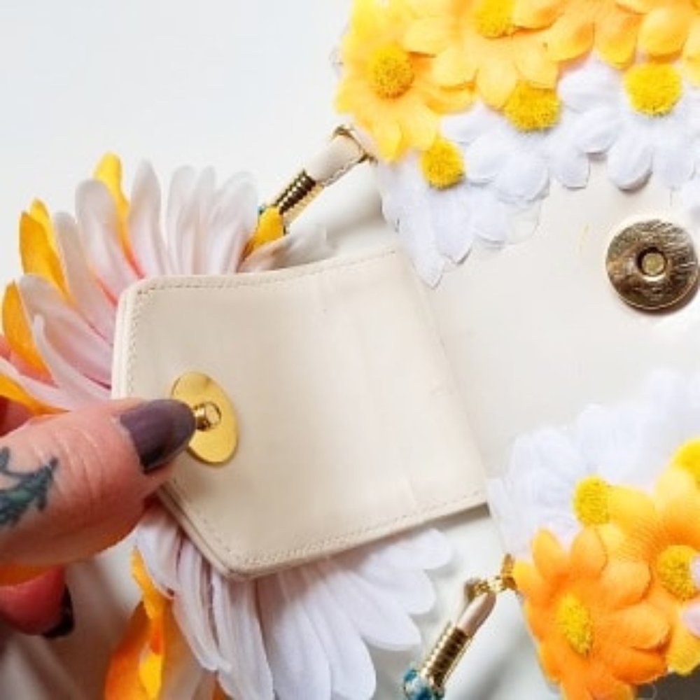 Refashioned Faux Flower Crossbody Bag - Picture 4 of 7